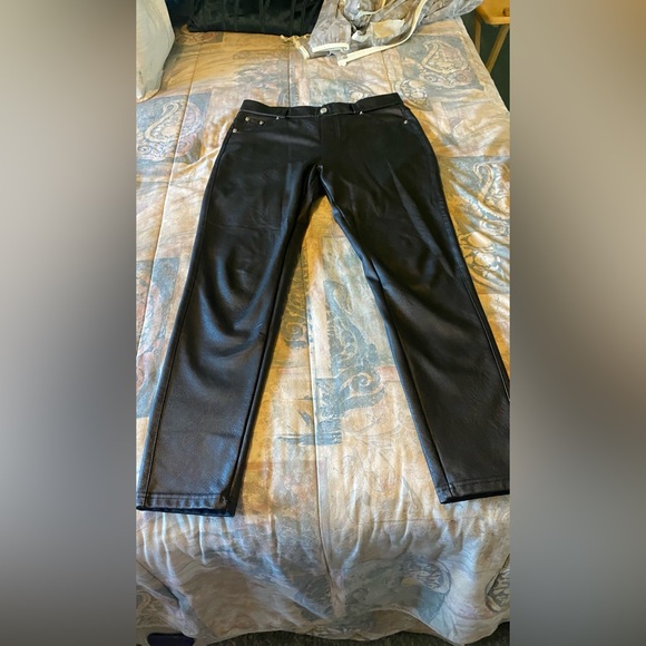 Macy brand look like leather pants size medium - Picture 1 of 4